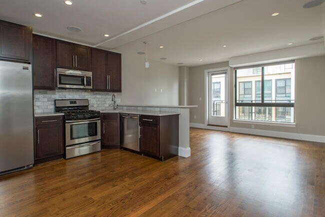 Building Photo - 339 D St