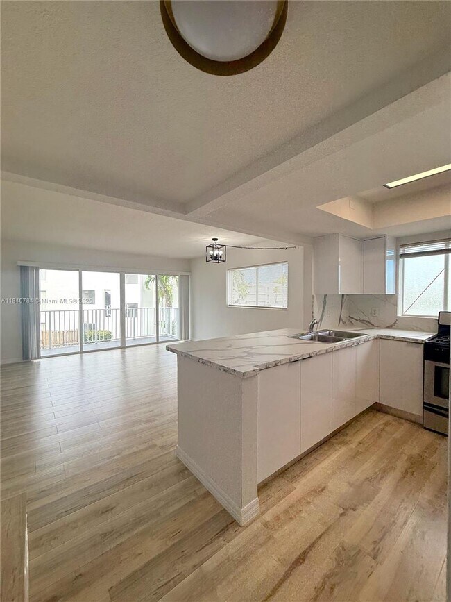Foto del edificio - 7737 SW 88th St