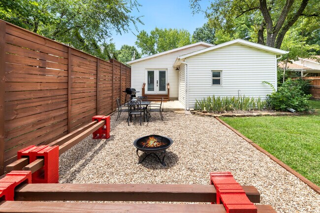 Building Photo - 1318 S W Ave