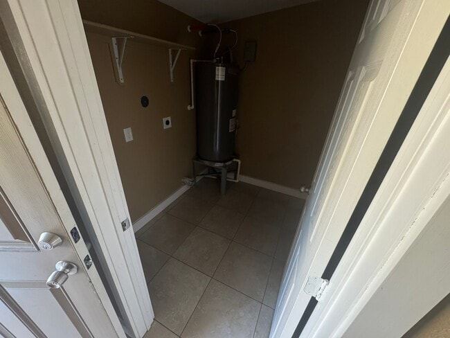 Foto del edificio - 207 E Mitchell Rd