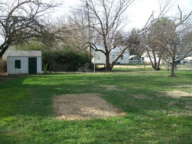 Building Photo - 3610 Montclair Rd