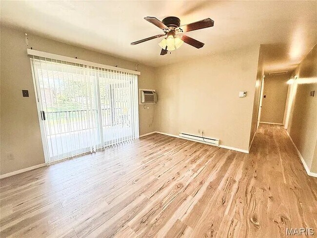 Foto del edificio - 7601 Hazelcrest Dr