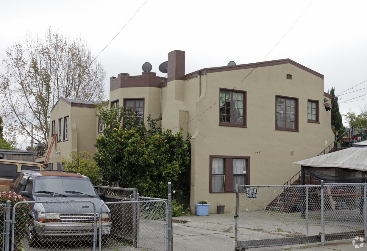 Primary Photo - 642 Clara St