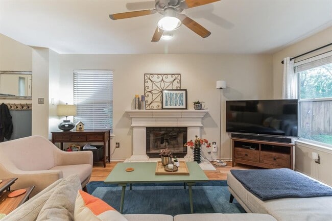 Building Photo - 2912 Feathercrest Dr