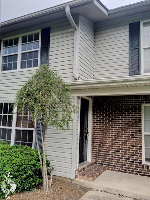 Primary Photo - Loft-Style 2-Story Townhouse – Available 12/1