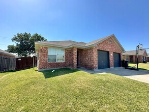 Building Photo - 6410 Temora Loop