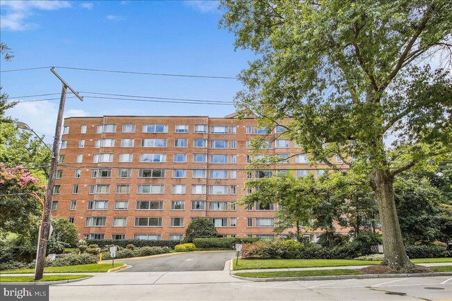 Building Photo - 4200 Cathedral Ave NW