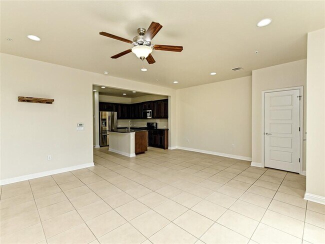 Foto del edificio - 6814 E Riverside Dr