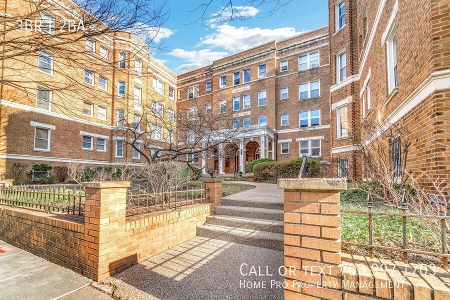 Foto principal - 3 Bedroom, 2 bathroom apartment outside of...
