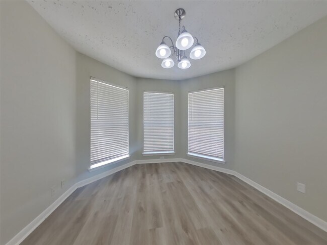 Foto del edificio - 2013 Greenwood Dr