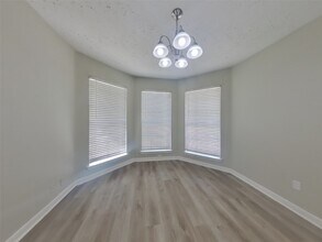 Building Photo - 2013 Greenwood Dr