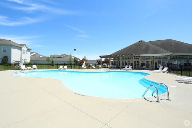 Piscina - Chantry Village Apartments