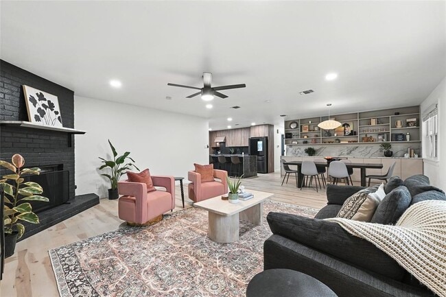 Building Photo - 6906 Lunar Dr