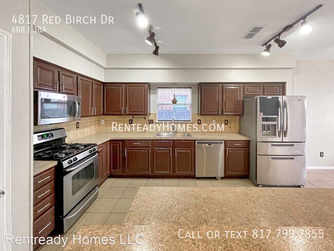 Foto del edificio - 6 br, 3 bath House - 4817 Red Birch Dr