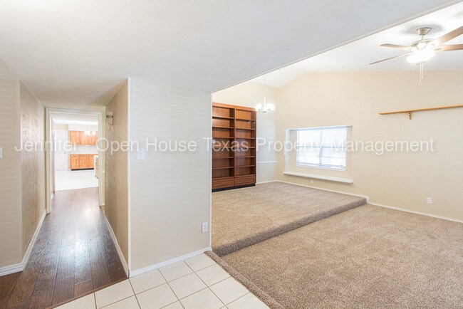 Building Photo - 1325 Jabbet Dr, Plano, TX 75025