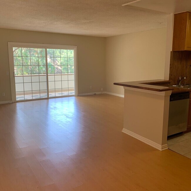 Foto del edificio - 1935 Alpha Rd