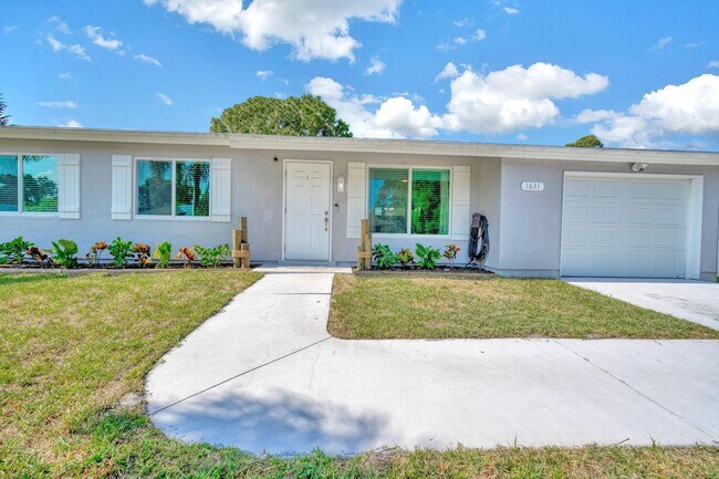 Building Photo - 1631 SE Minorca Ave