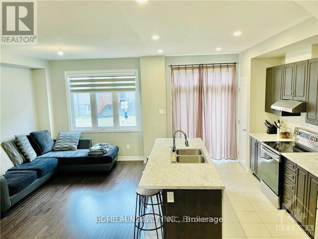 Photo du bâtiment - 864 Clarity Ave