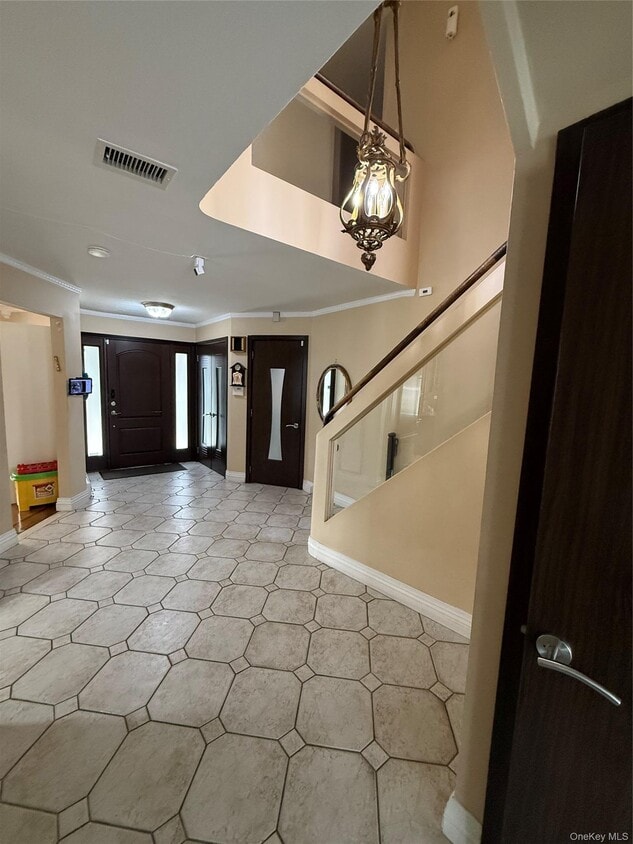 Building Photo - 528 Halevy Dr