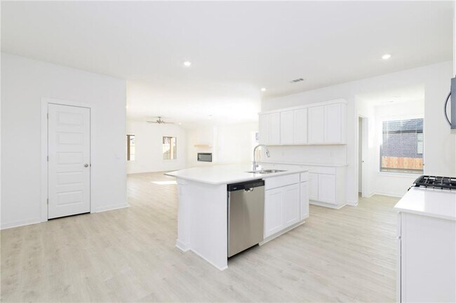 Foto del edificio - 581 Crystal Dr