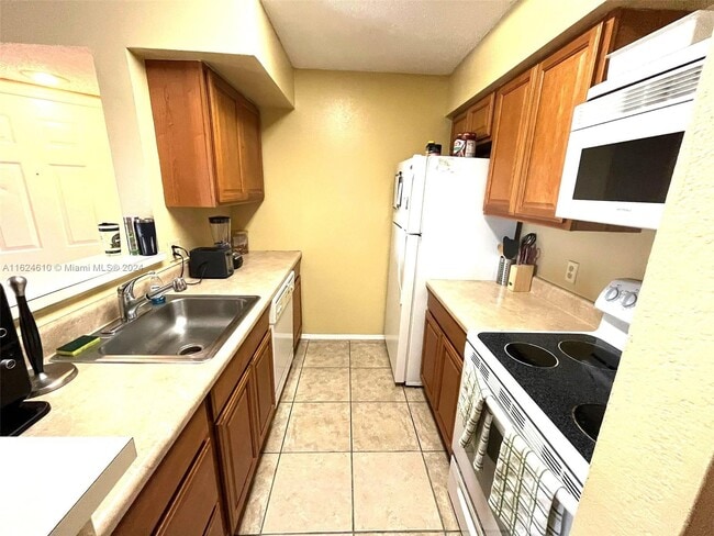 Building Photo - 2846 S University Dr