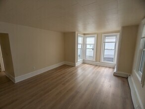 Building Photo - 315 Pleasant St