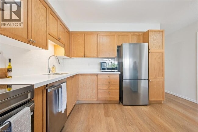 Building Photo - 151 Clairfields Dr E