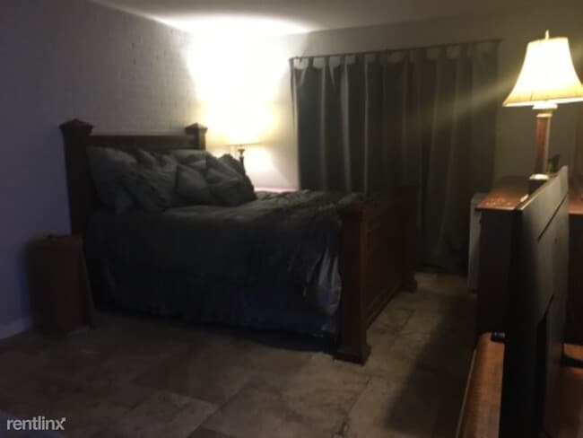 Building Photo - 1 br, 1 bath Condo - 15915 Stillwood St