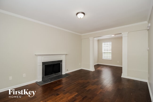 Building Photo - 2026 Baramore Oaks Dr