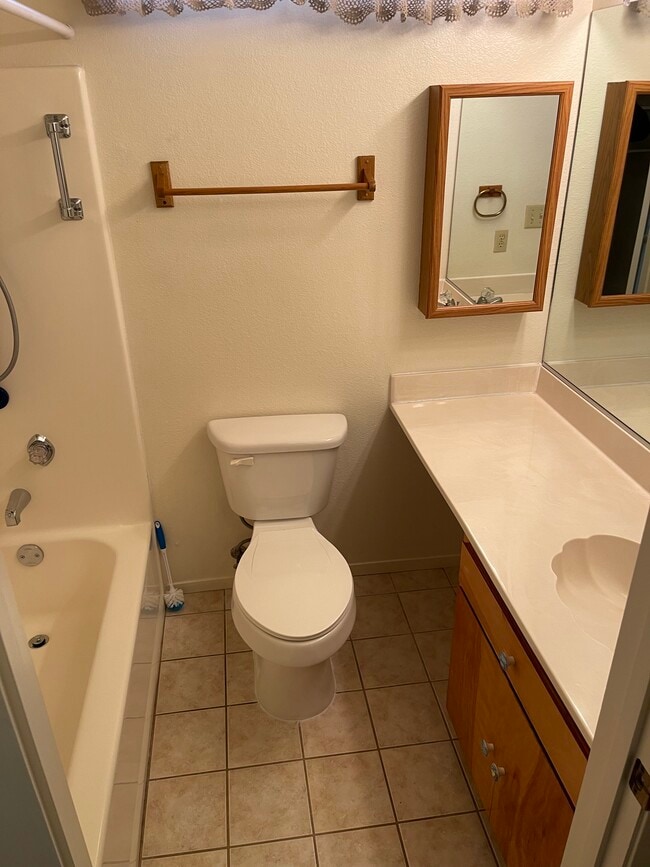 hallway bathroom - 109 Marina Dr S