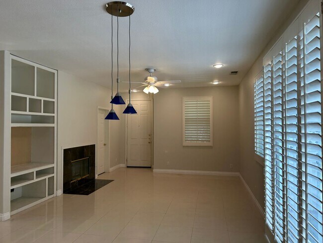 Foto del edificio - Beautiful 4 Bed 3 Bath Fullerton Home with Office