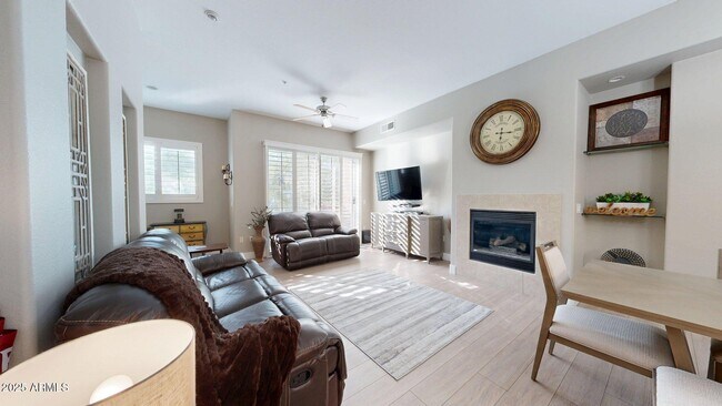 Foto del edificio - 6745 N 93RD Ave