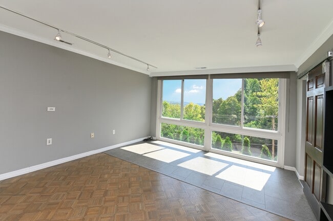 Building Photo - 2005 Calvin Cliff St