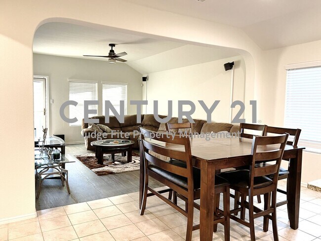 Foto del edificio - Well Maintained 3/2/2 in Crowley For Rent!