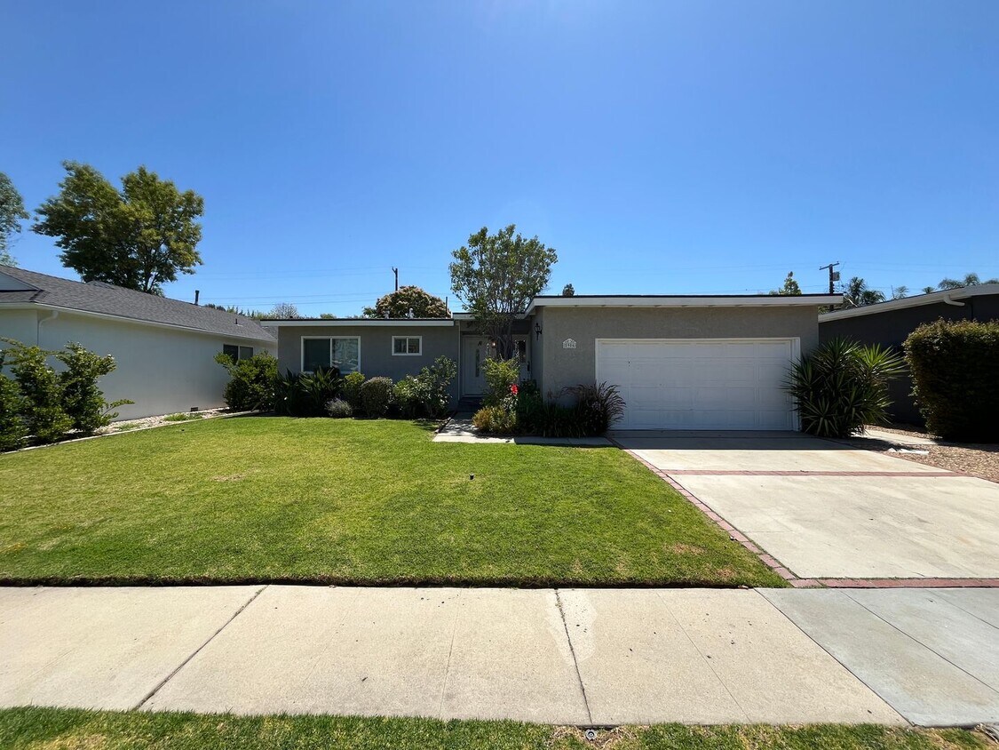 Primary Photo - AVAILABLE NOW! Encino home w/all appliance...