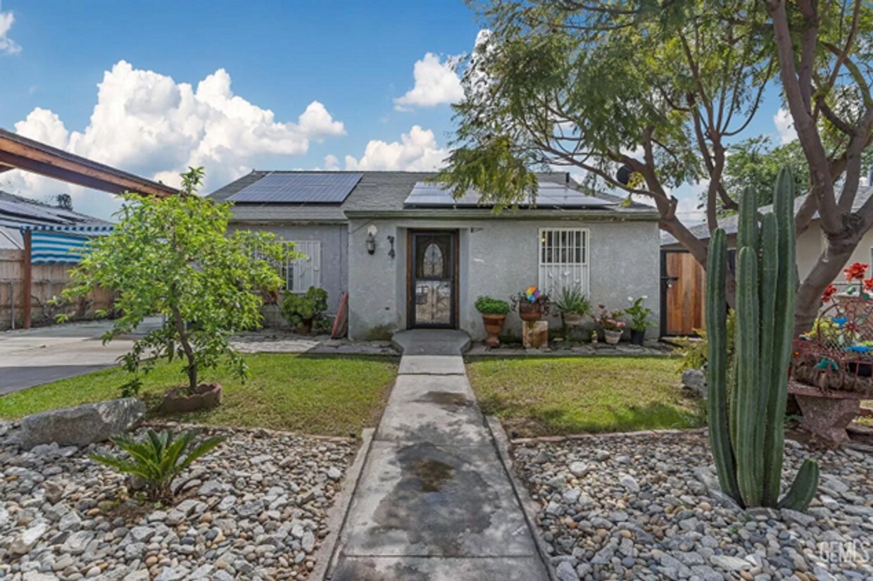 Primary Photo - 3 Bedroom with ADU - Studio Included !