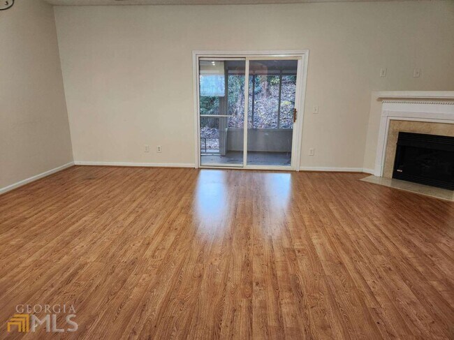 Foto del edificio - 801 Old Peachtree Rd NW