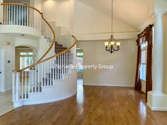 Building Photo - 911 Capri Drive