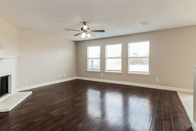 Building Photo - 813 Post Oak Trail