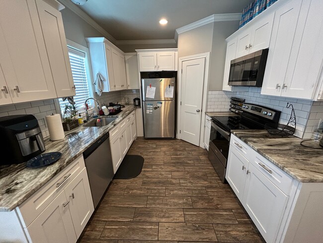 Building Photo - 632 Clay St