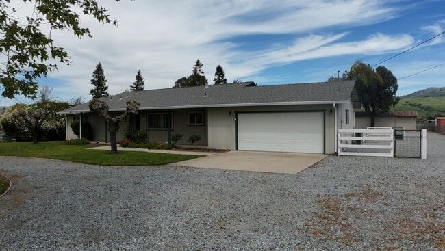 Building Photo - 14320 Sycamore Ave
