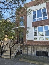 Building Photo - 958 Liberty Ave