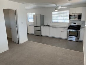 Building Photo - 746 W Turney Ave, Apt 8