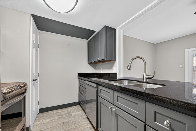 Building Photo - 830 Threadneedle St