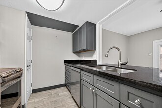 Building Photo - 830 Threadneedle St