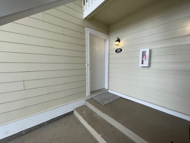 Building Photo - Crestview 4-Plex