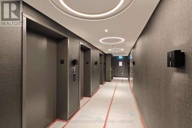 Photo du bâtiment - 120 Broadway Ave