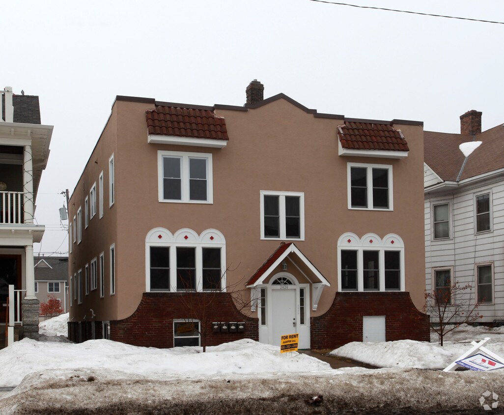 Primary Photo - 2424 Chicago Ave