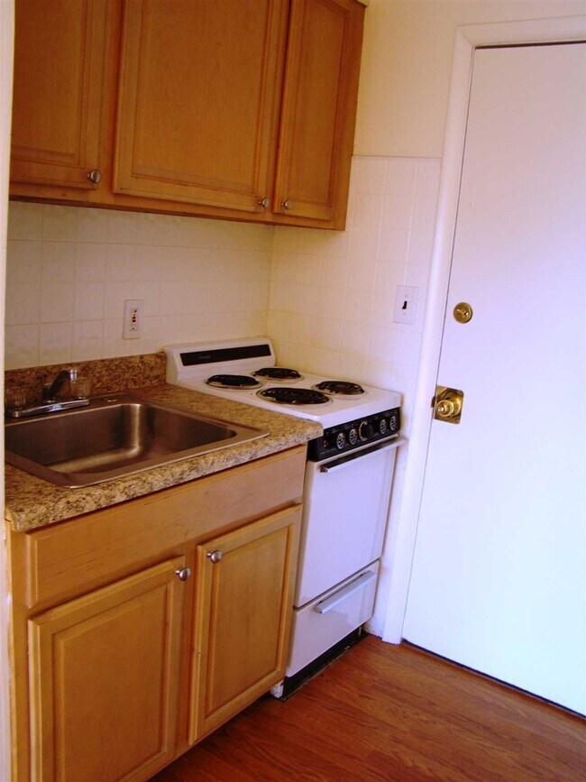 Building Photo - 347 Hooker Ave