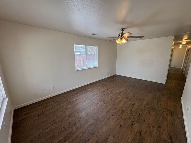 Foto del edificio - NW Visalia home coming soon